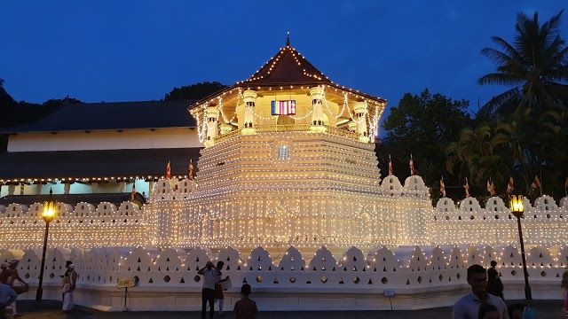 Temple of the Sacred Tooth Relic-5